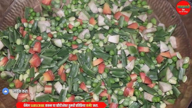 संक्रांत भोगीची मिक्स भाजी | अनोख्या पद्धतीने केलेली अस्सल गावरान चवीची भाजी व भाकरी| Bhogichi bhaj смотреть онлайн