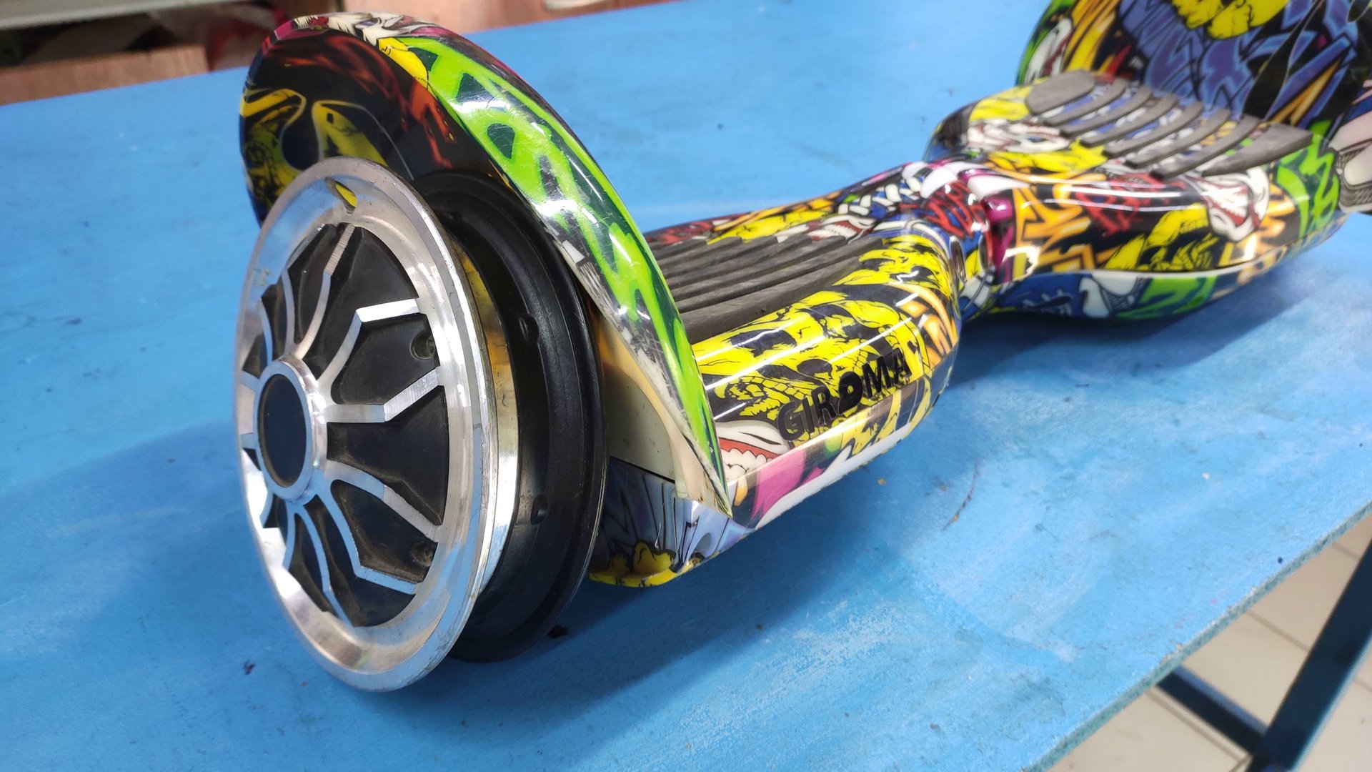 Паренёк из Алтая удивил свой самоделкой из колеса от гироскутера! Илон Макс нервно курит в сторонке смотреть онлайн