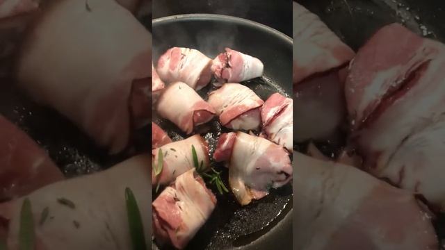 Salát z pečené dýně vepřové panenky a boruvek смотреть онлайн