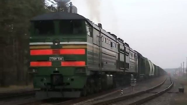 Запуск дизеля тепловоза 2ТЭ10М-3548 и отправления 2TE10M-3548, engine start up and departure смотреть онлайн