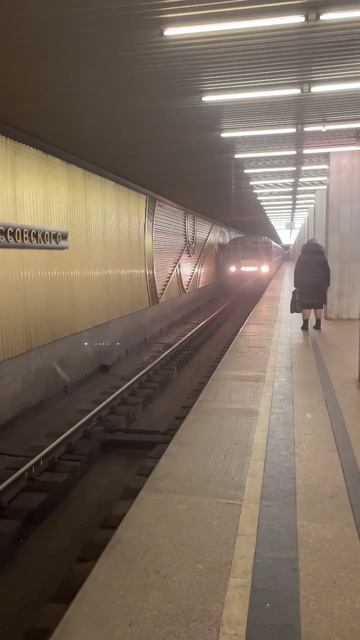 Встретил красная стрела номерной На станция бульвар Рокоссовского #метрополитен#рекомендции #shorts смотреть онлайн