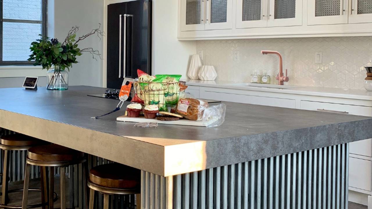 Распаковка кухонного смесителя 2 в 1 медного цвета Swedbe Selene Plus 8148 смотреть онлайн