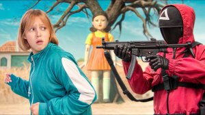 ИГРА В КАЛЬМАРА в Реальной Жизни!Куда пропала мама Амельки?