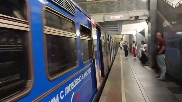 На поезд сторону станции Бульвара Рокоссовского посадки нет///6 Июня 2024 смотреть онлайн