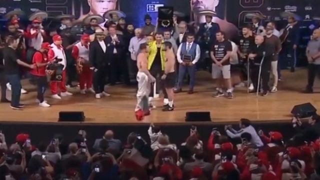 Canelo Álvarez vs. John Ryder смотреть онлайн