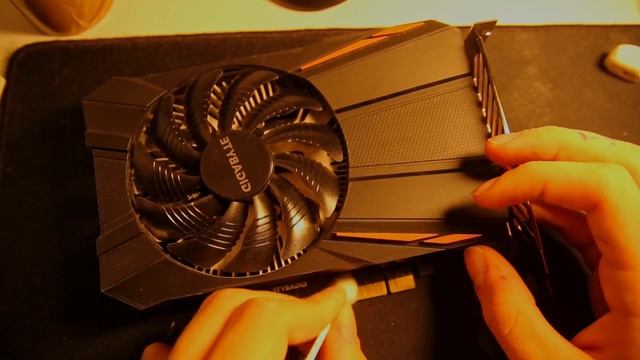 Чистка видеокарты GTX1050ti смотреть онлайн