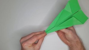 Как сделать бумажный самолетик который далеко летит
