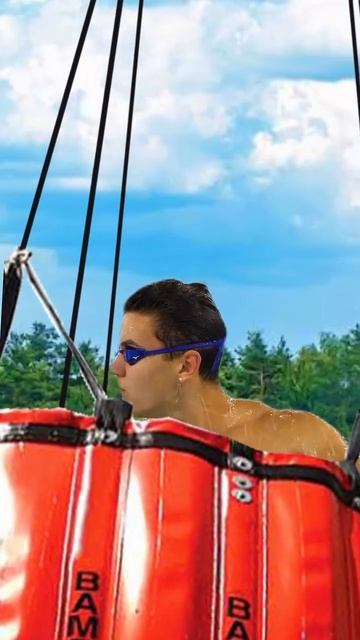 Когда просто решил поплавать в бассейне😄 смотреть онлайн