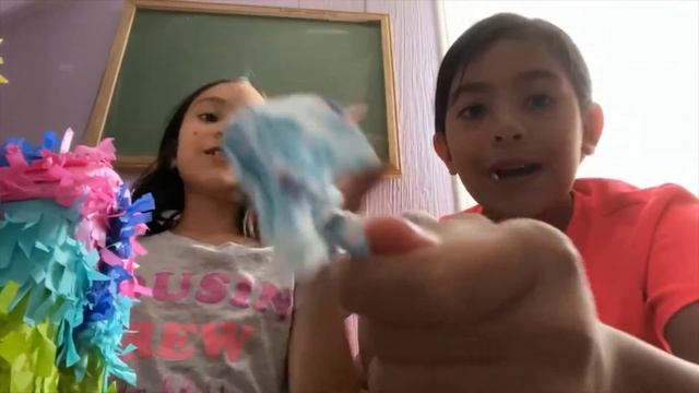 Ava and Delia Fill Their Birthday Piñata смотреть онлайн