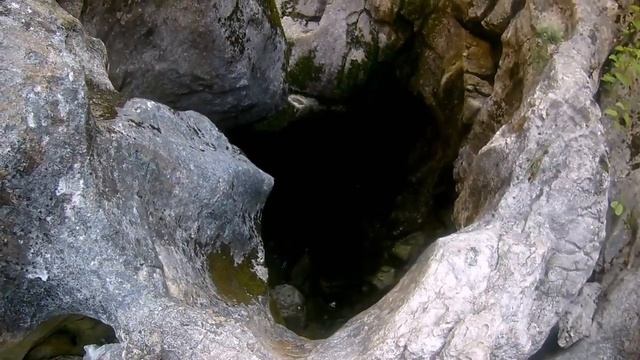 Chimney Climbing in Montenegro смотреть онлайн