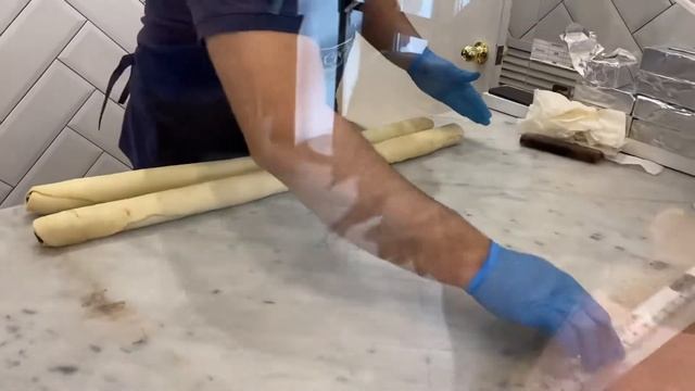 ЭТО БЫЛО ОЧЕНЬ ВКУСНО. ПОКАЖЕМ ВАМ КАК ДЕЛАЮТ СИНАБОНЫ смотреть онлайн