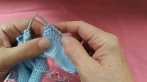 Как вязать прорезные карманы спицами сверху вниз.