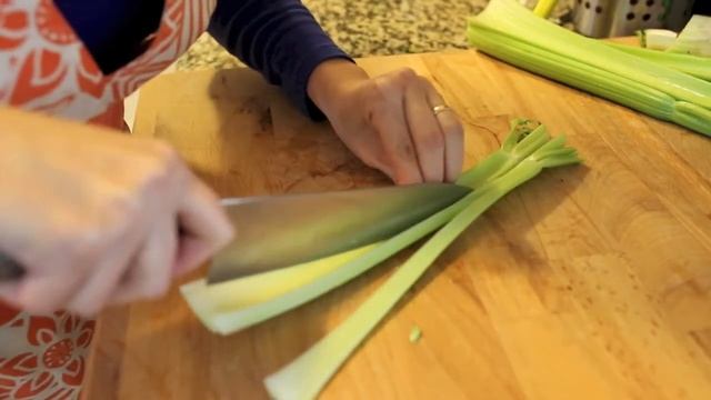 How to dice celery | by @cooksmarts смотреть онлайн