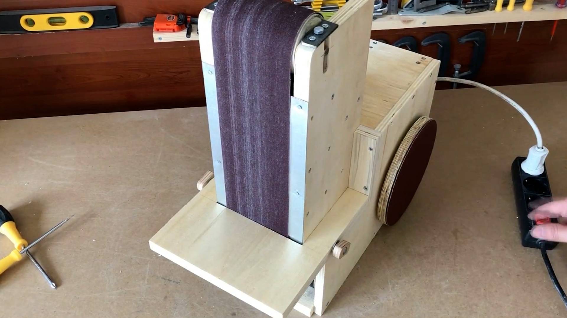 САМОДЕЛЬНЫЙ ШЛИФОВАЛЬНЫЙ СТАНОК 3 В 1 смотреть онлайн