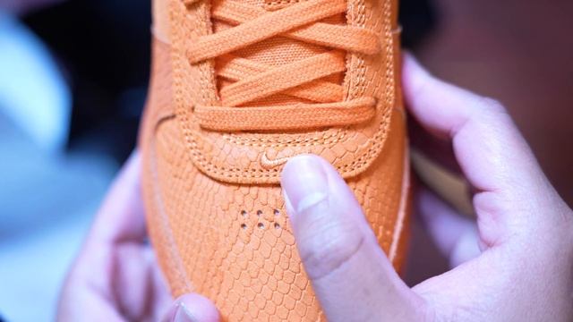 NIKE BOOK 1 