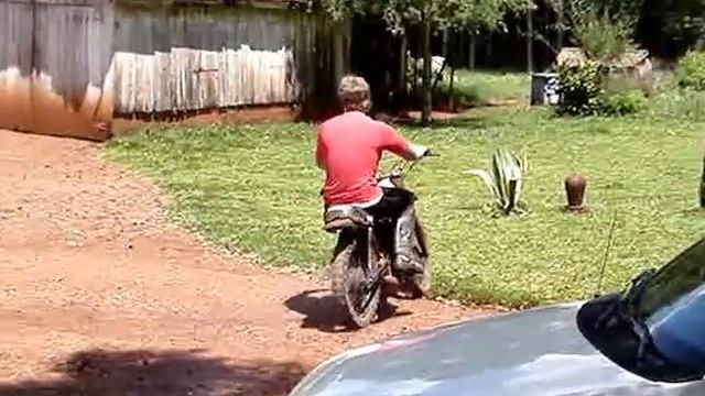 Esquentando o motor da TT pra ir na Trilha смотреть онлайн