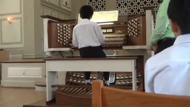 J. S. Bach Prelude and Fugue in C Major- BWV 531 смотреть онлайн