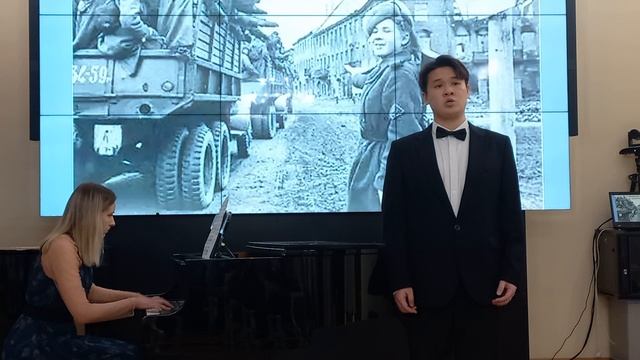 И. Дунаевский, стихи Л. Ошанина ''Ехал я из Берлина'' -поет Хао Чэнь