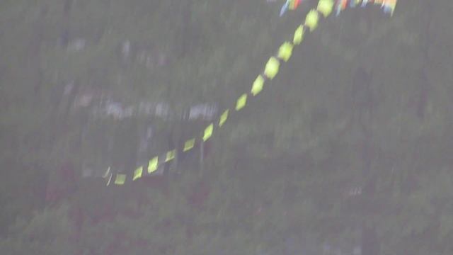 НЕОБЫЧНЫЙ ВОЗДУШНЫЙ ЗМЕЙ ВЗВИЛСЯ НАД ОЗЕРКАМИ смотреть онлайн