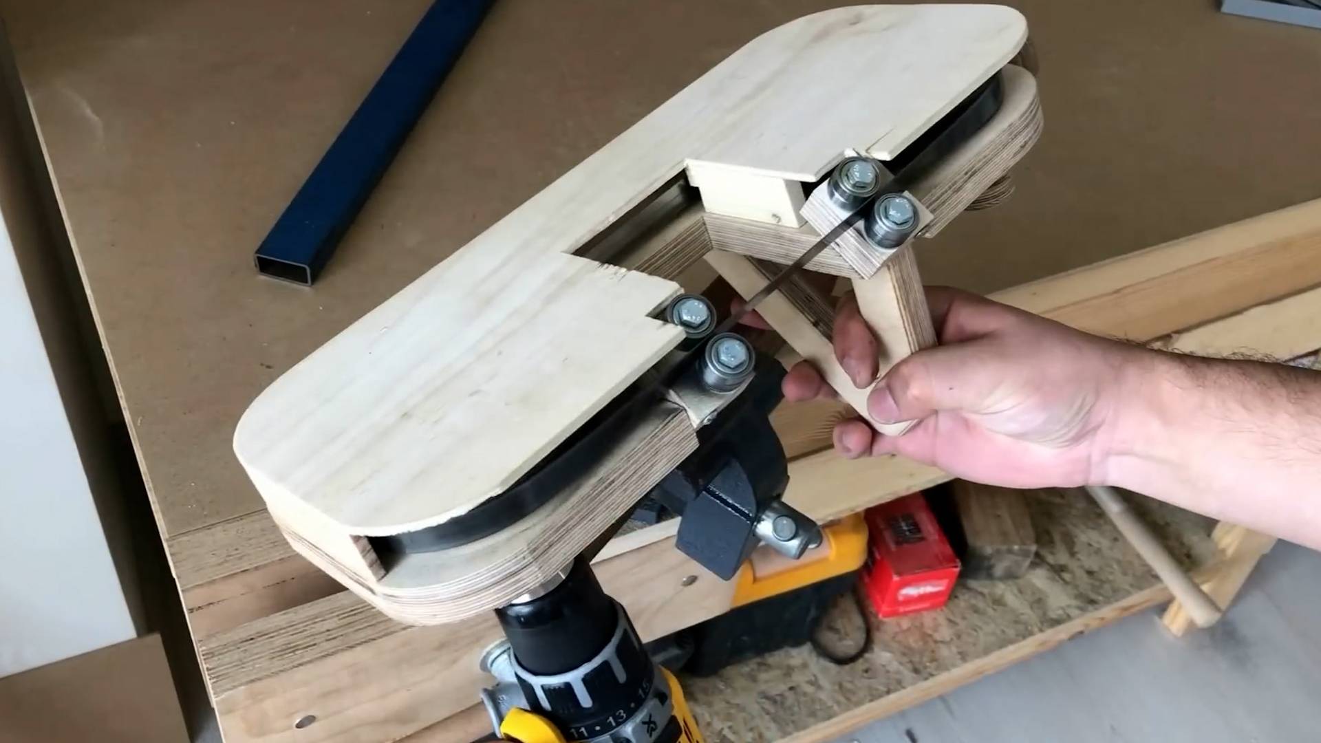 САМОДЕЛЬНАЯ ЛЕНТОЧНАЯ ПИЛА ДЛЯ РЕЗКИ МЕТАЛЛА смотреть онлайн