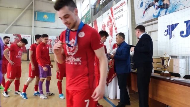 Церемония награждения АФК «Кайрат» золотыми медалями и кубком чемпиона Казахстана смотреть онлайн