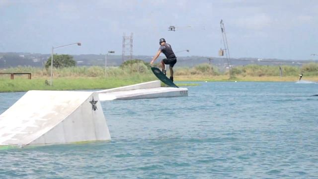 HOW TO DO A TAIL GRAB - WAKEBOARDING TUTORIAL смотреть онлайн