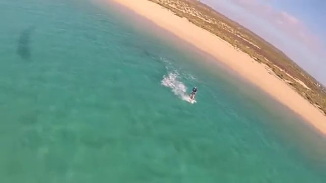 Shark at Sandy Bay Kiteboarding in Cape Range NP Exmouth WA смотреть онлайн