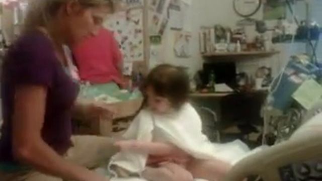 Olivia Has A "Spa Day" Before Her Hair Cut смотреть онлайн