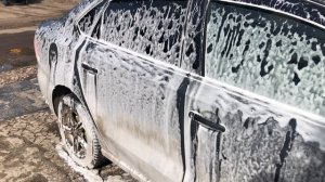 Ополаскивать или сразу наносить пену? Как правильно мыть машину?