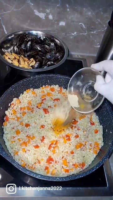 Muscheln-Paella/ Einfach und lecker zubereitet 👌 Mussels Paella/ Prepared simply and deliciously смотреть онлайн