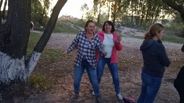 дві куми смотреть онлайн