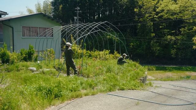 景観改善！古民家の庭にあるビニールハウスの解体と縁側でごはん｜田舎暮らし003 смотреть онлайн