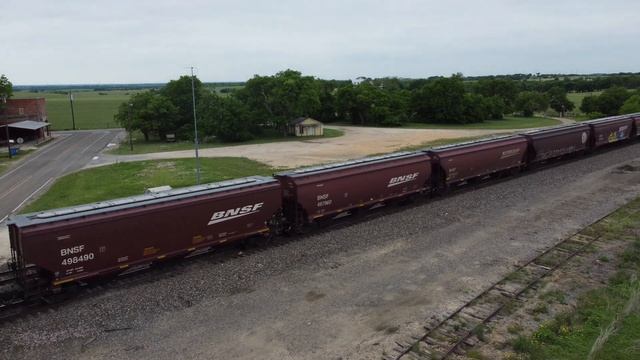 Northbound BNSF 4260/5028/FXE 4656, Covered Hopper Train, "Fort Worth Sub" Troy, TX 4-27-2022 смотреть онлайн
