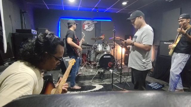 Kriss - Tiara Cover смотреть онлайн