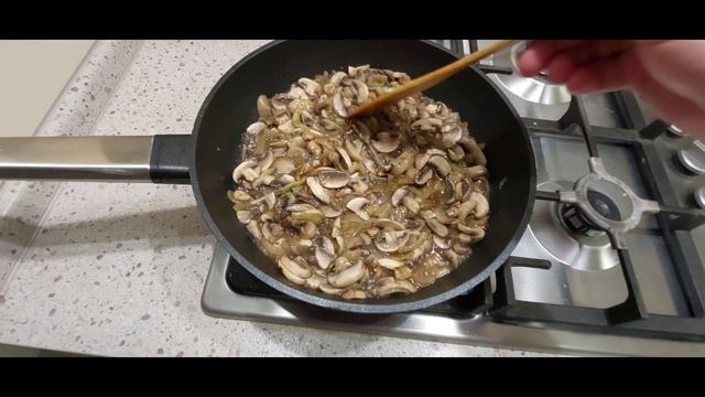 Бестроганов из бедра индейки с грибами смотреть онлайн