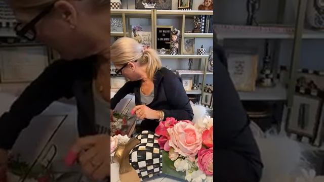 Designer Floral Dress Form | Black & White Decor | DIY Mother's Day Gift | Flower Arrangement Ideas смотреть онлайн