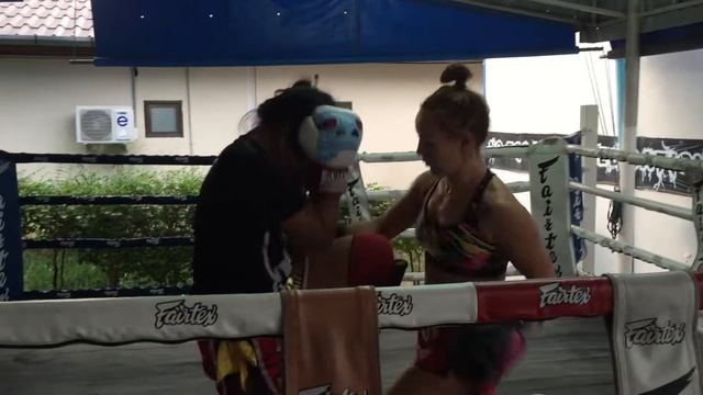 Playful light Female Muay Thai sparring with KC PinayFight смотреть онлайн