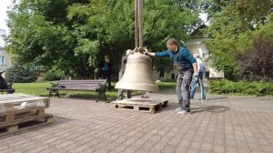 Монтаж колоколов - Крестовоздвиженская церковь