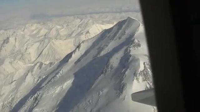 Flying from FAI to ANC passing Mount Mac Kinley смотреть онлайн