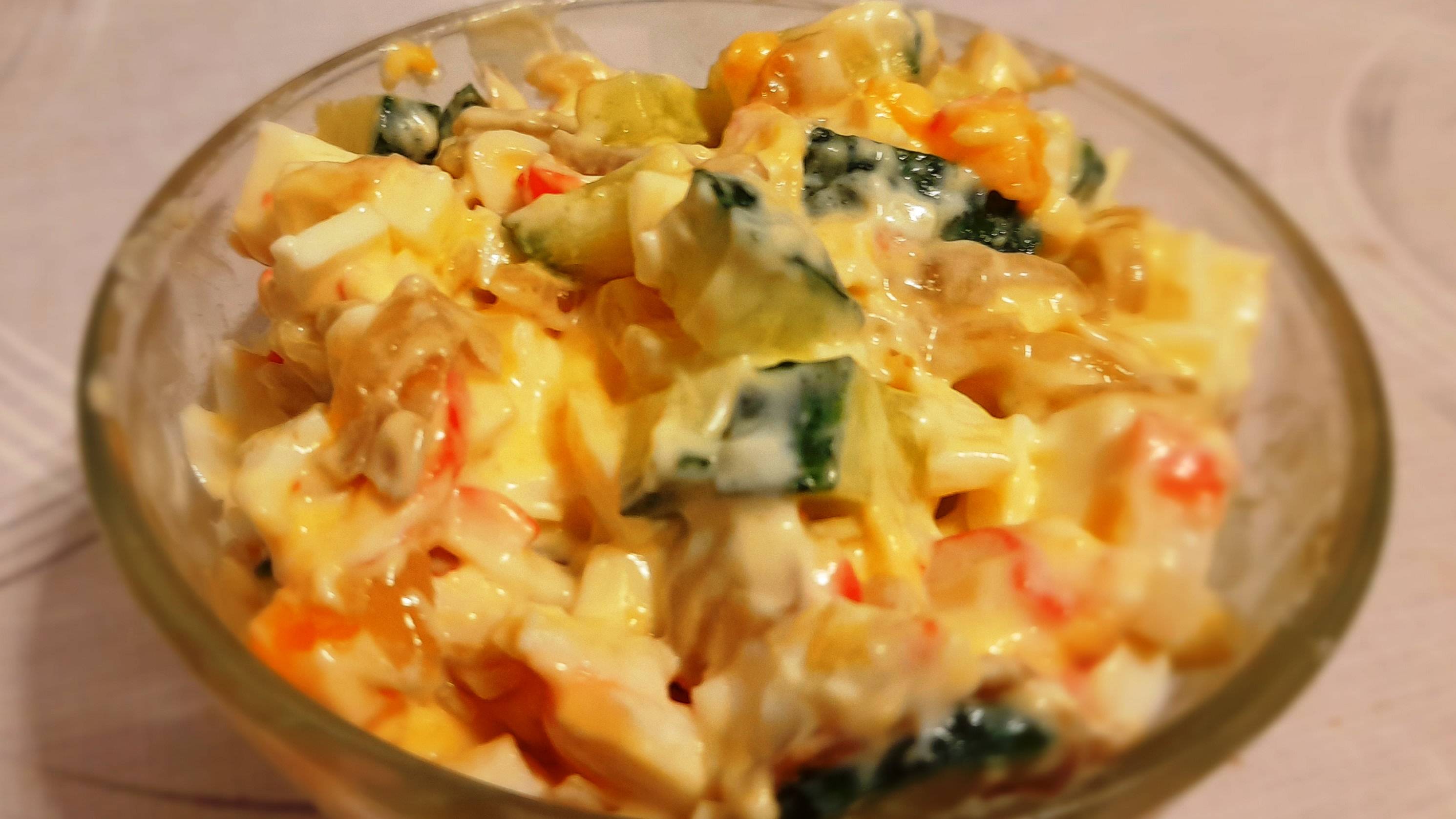 Салат из крабовых палочек с грибами смотреть онлайн