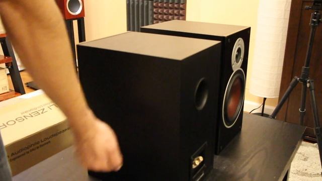 Dali Zensor 3 Bookshelf Speakers Unboxing смотреть онлайн