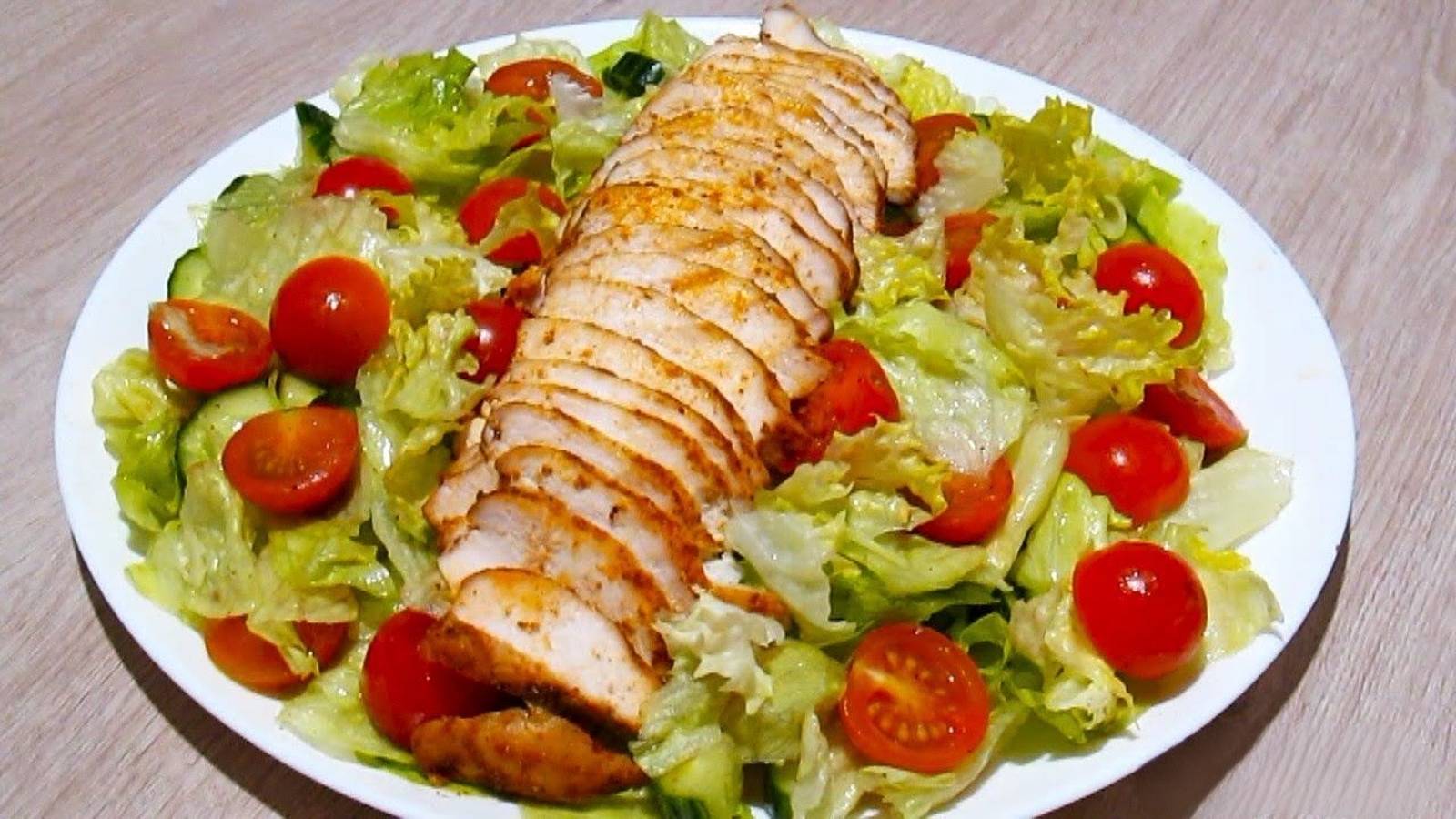 Этот салат с курицей вас удивит! Простой рецепт, который покорит ваше сердце.