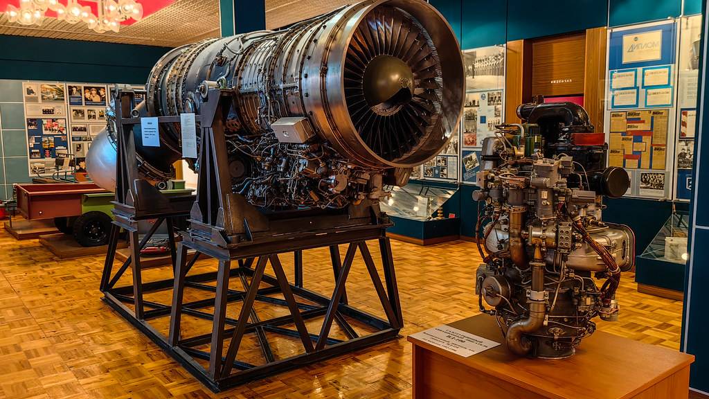 Побывал в музее завода Тюменские моторостроители смотреть онлайн