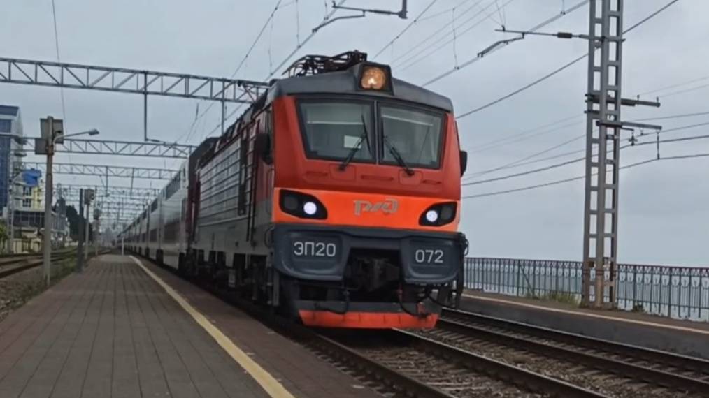 Пассажирский поезд | Сочи Адлер | Подборка проезд поездов Сочи | Поезд двухэтажный Адлер-Москва смотреть онлайн