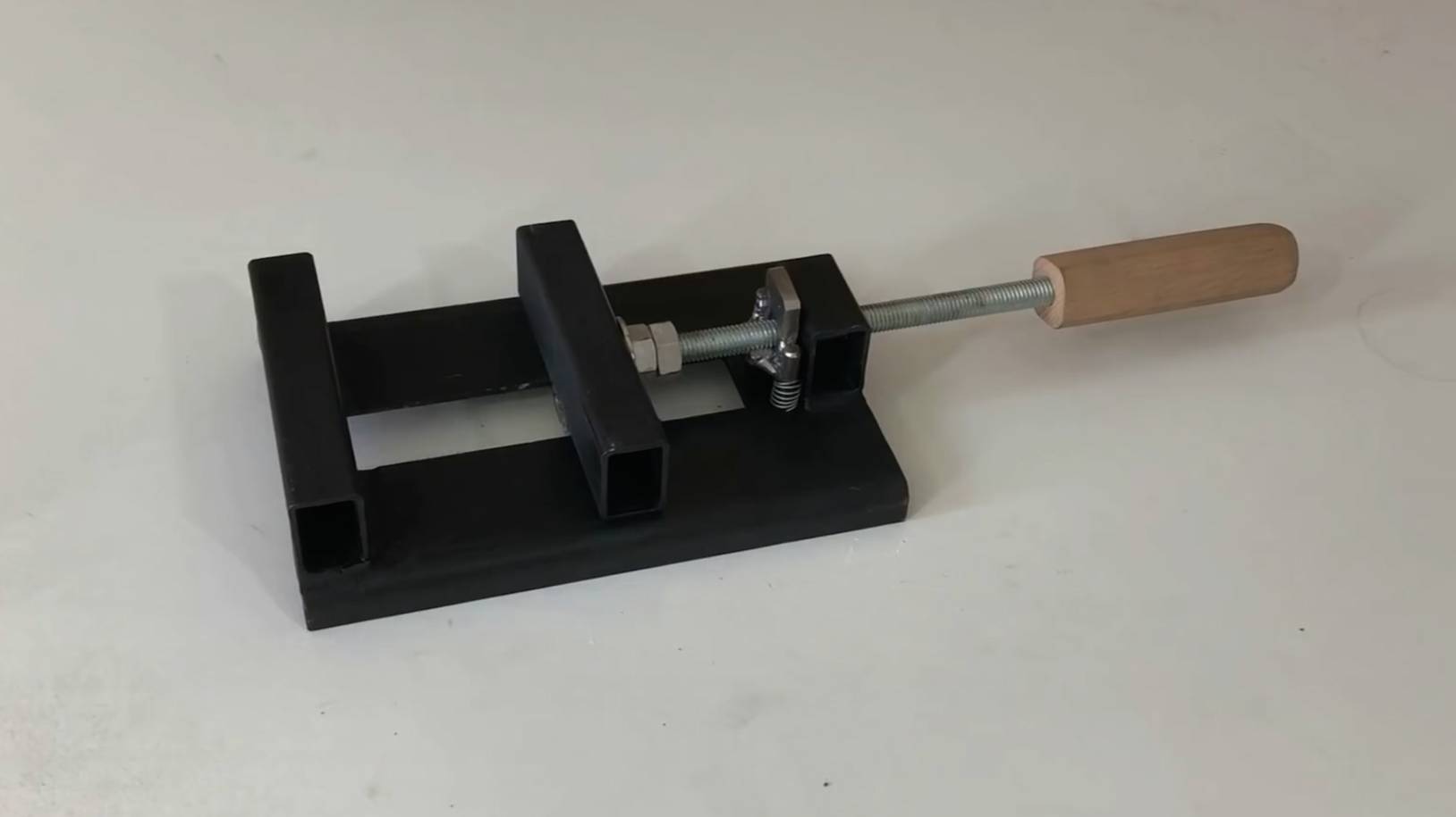 БЫСТРОЗАЖИМНЫЕ ТИСКИ ДЛЯ СВЕРЛИЛЬНОГО СТАНКА смотреть онлайн