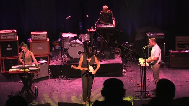 Laetitia Sadier - 2017.08.11 @ The Georgia Theatre смотреть онлайн