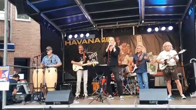 Travelin' Light Cajun Moon смотреть онлайн