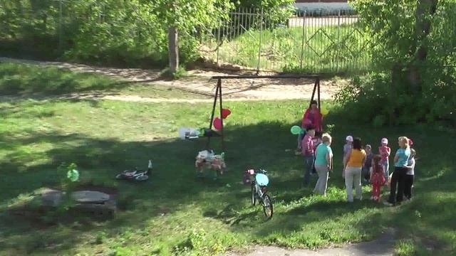 день рождения встречают...всем двором смотреть онлайн