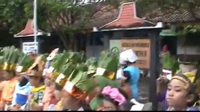 Pemanfaatan barang bekas SDN 03 Jaten смотреть онлайн