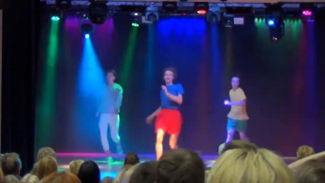 PLAYBOX 2017: 11D Emu's Pink Windmill Kids - Can't Stop the Music смотреть онлайн